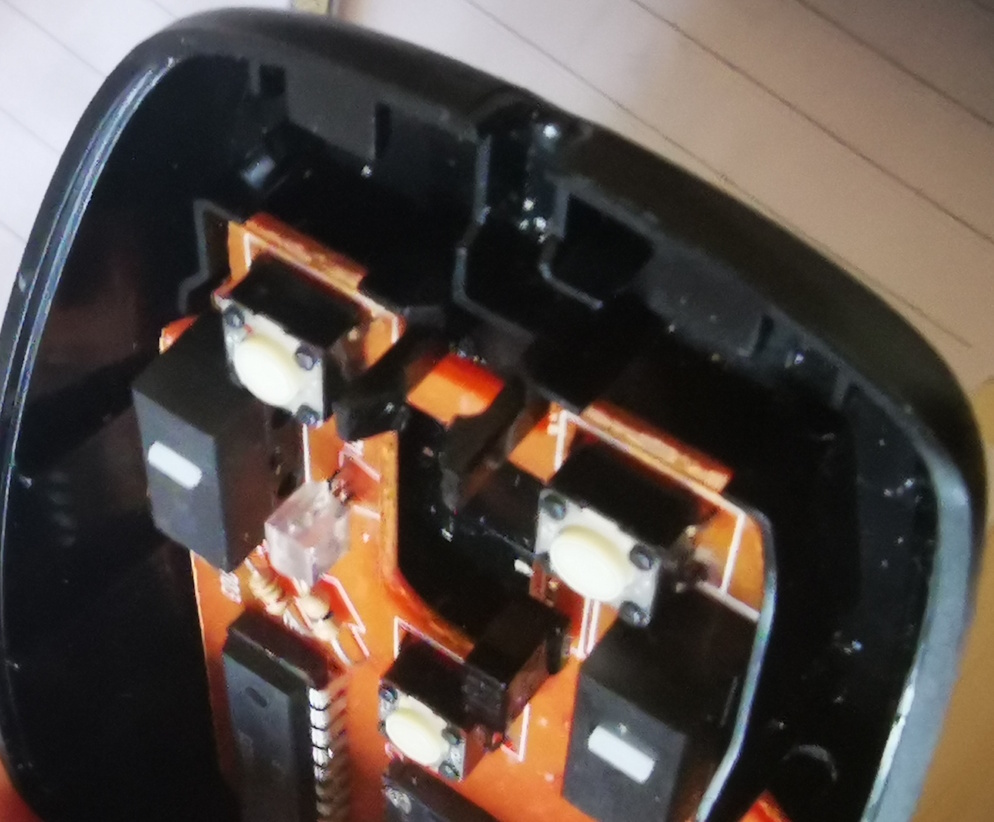 图5 滚轮下的卡扣