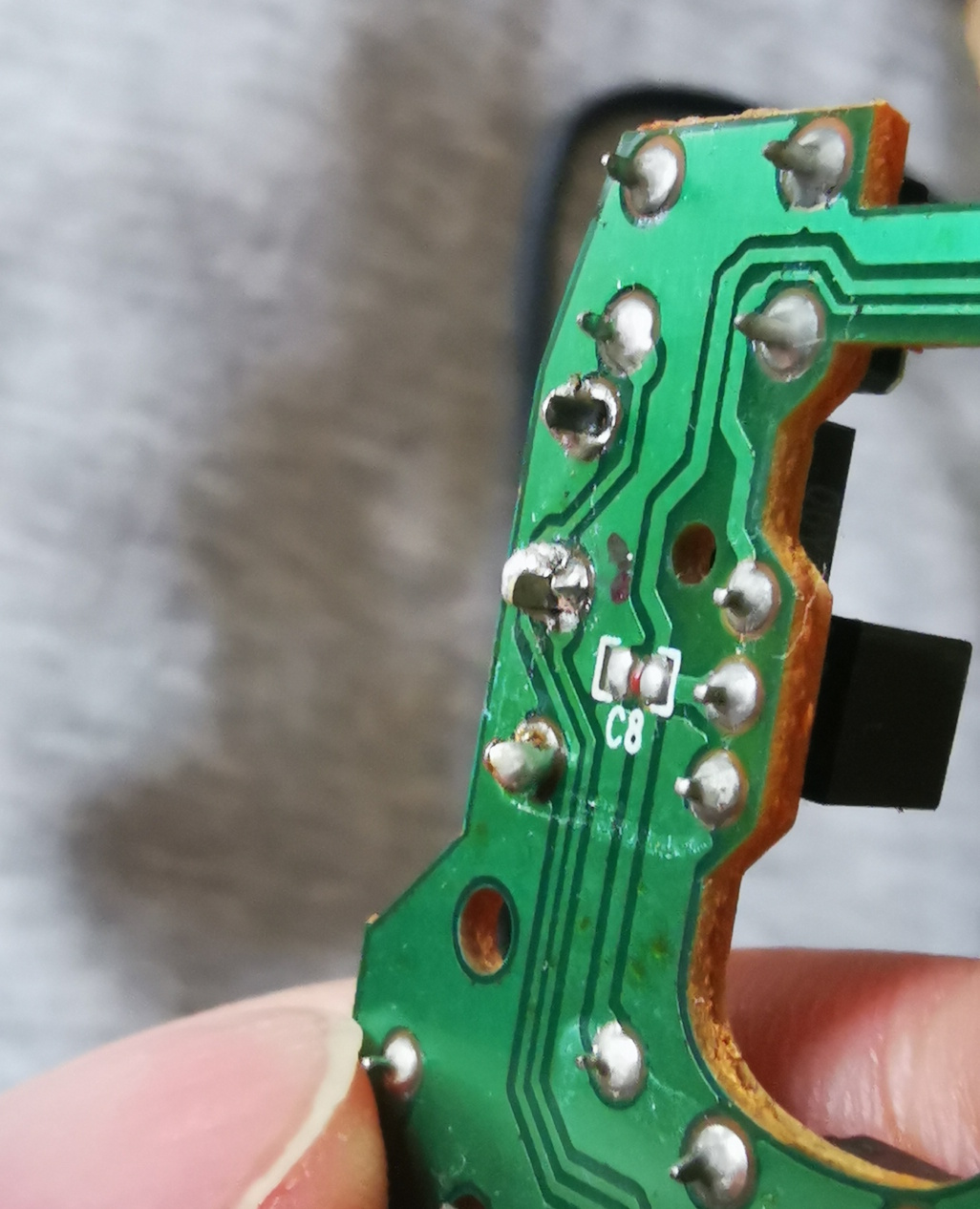 图8 简陋的焊脚