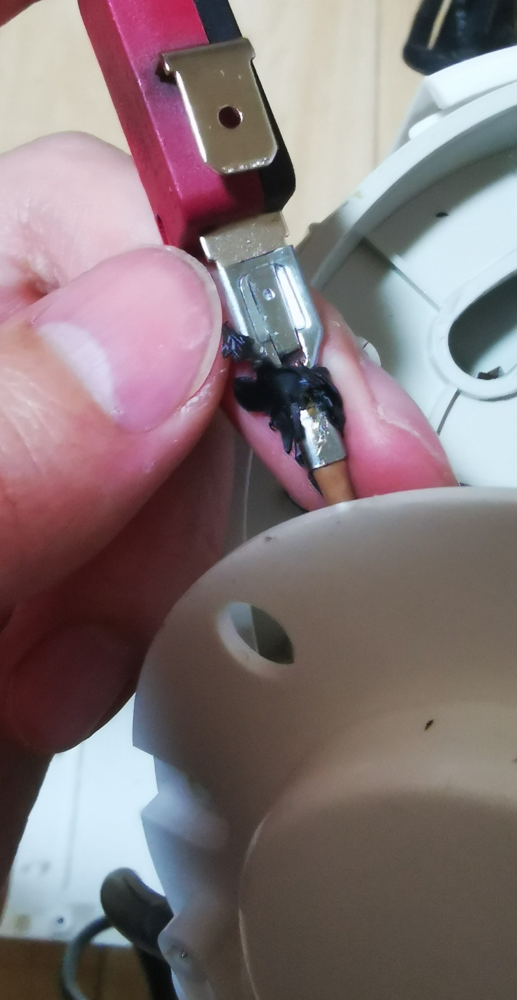 拆下的旧开关与线端