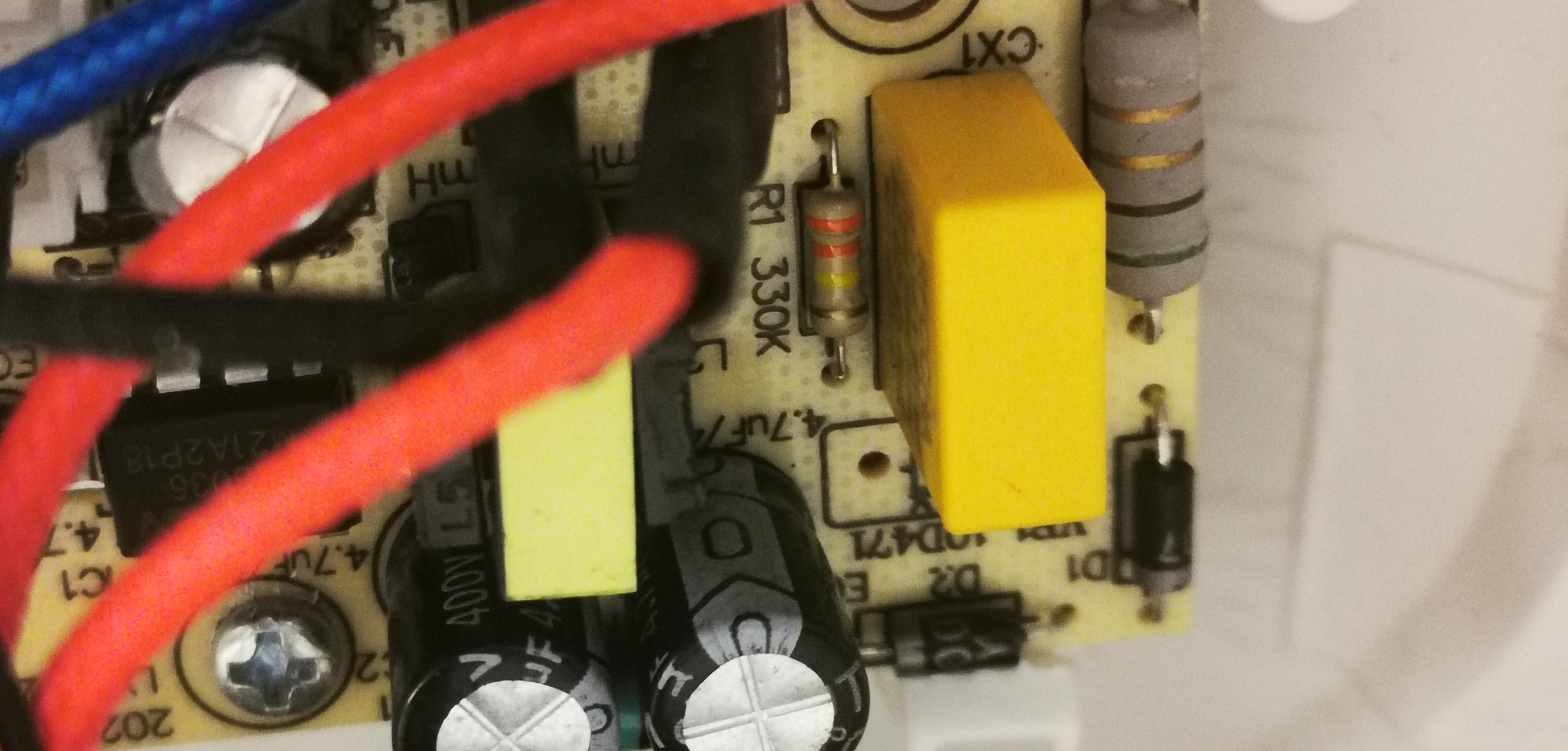 下部电源小板局部（裁切突出板载元件）